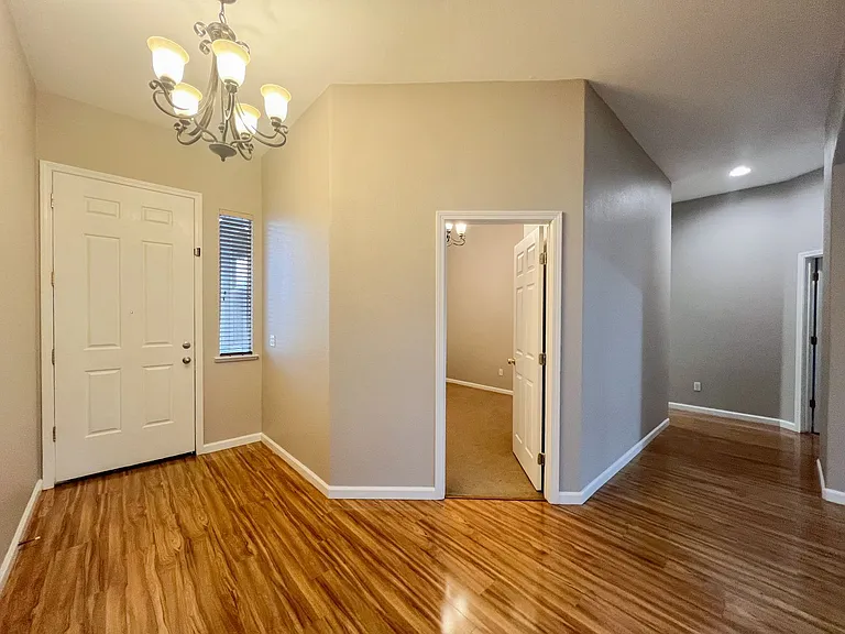 9721 Toscano Dr — Photo 32