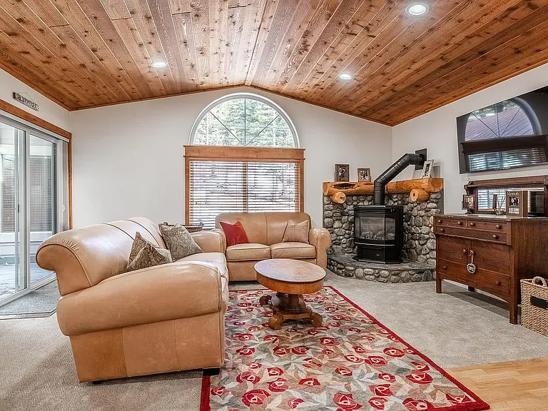 335 Forest Trl — Photo 2