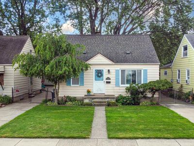 21004 Bon Heur St, Saint Clair Shores, MI, 48081