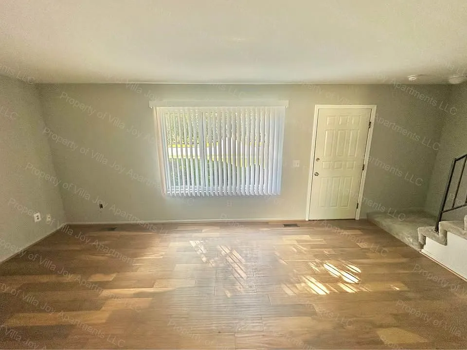 2 bed, 1.5 bath, 950 sqft, $1,575 — Photo 2