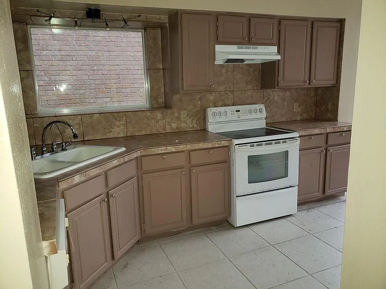 6649 Queensclub Dr — Photo 13
