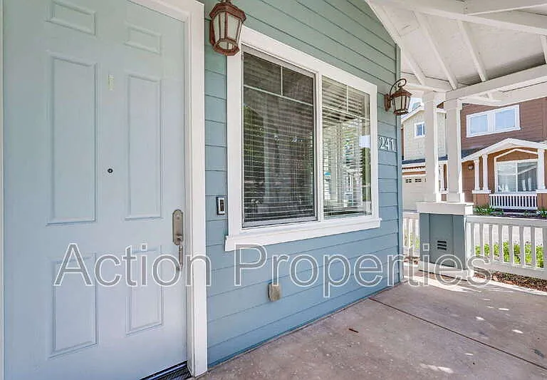 241 Granada Park Cir — Photo 2