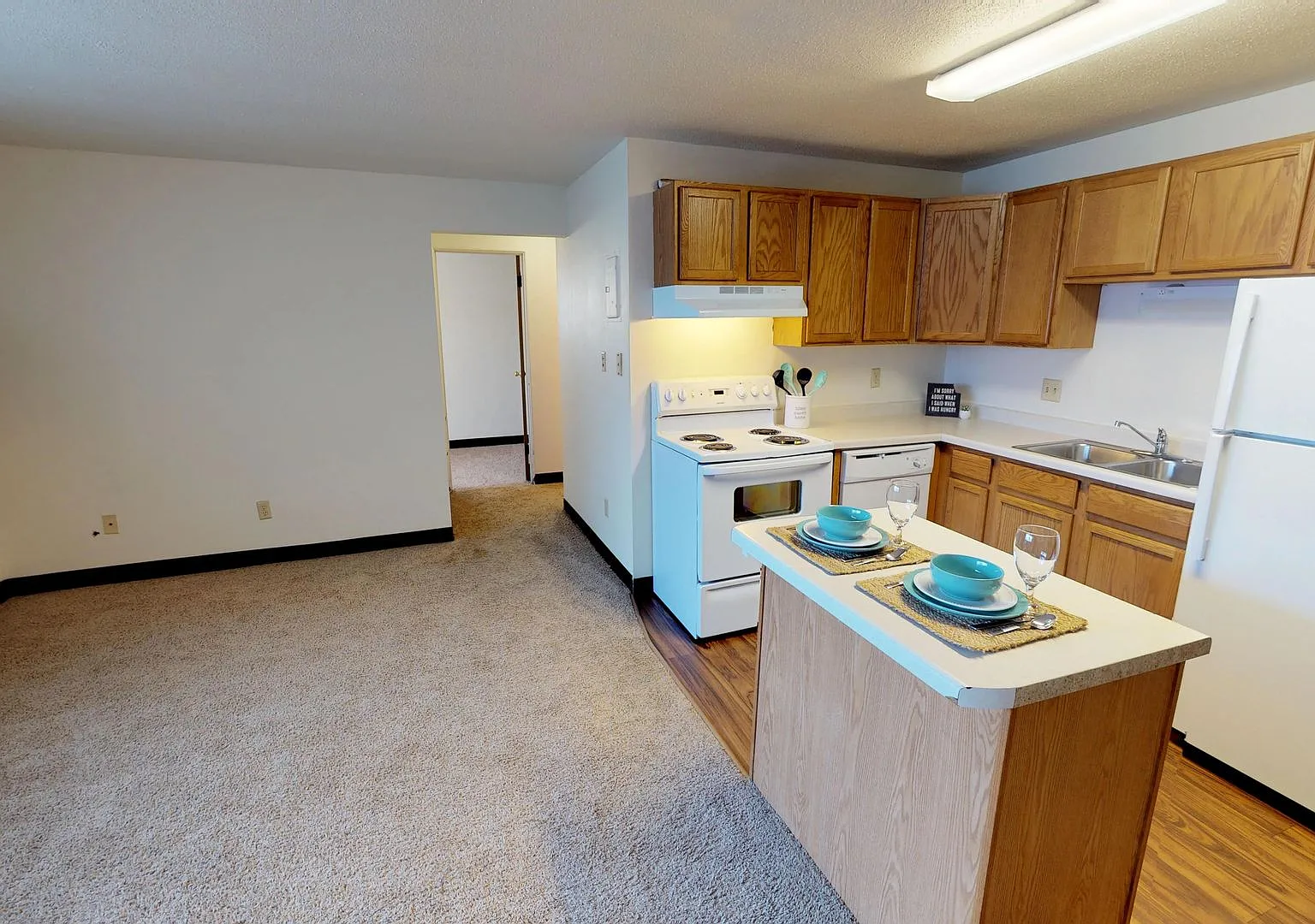 Pershing Park Apartments — Photo 3