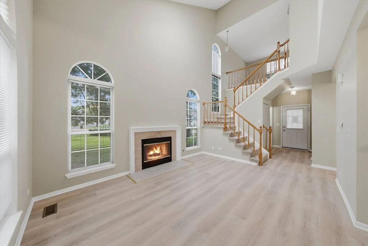 610 Woodhaven Dr in Mundelein, IL 60060 — Photo 3
