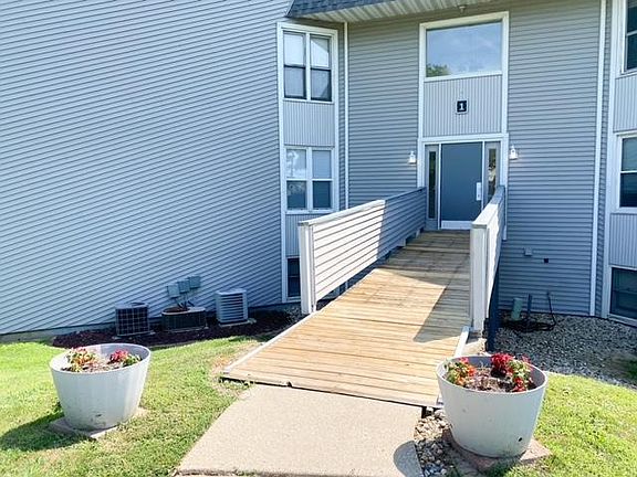 3rd image of 2608 W Willowlake Dr #21
