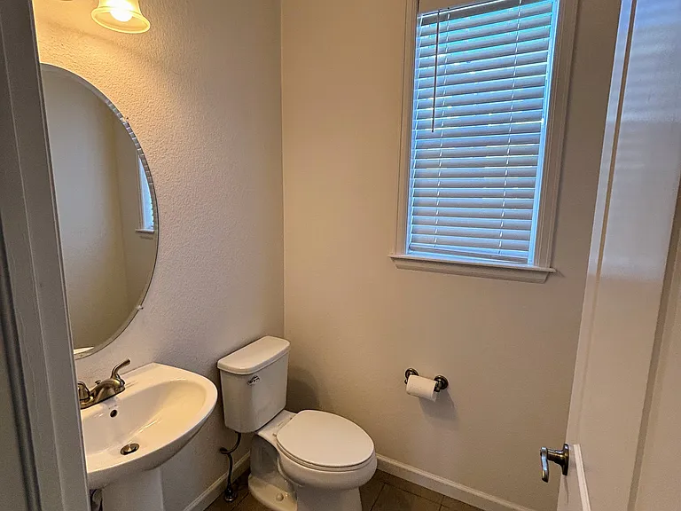 Bathroom (2nd Floor)