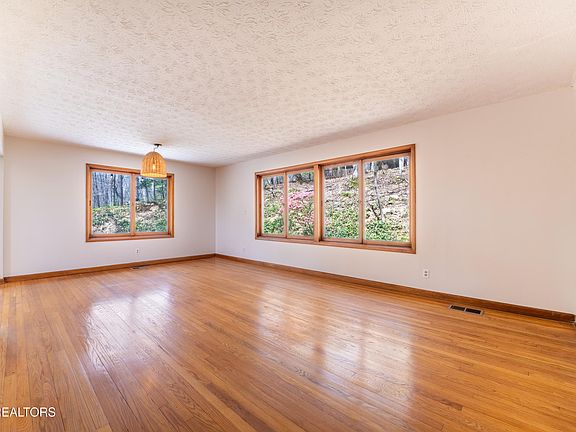 5th image of 106 Disston Rd