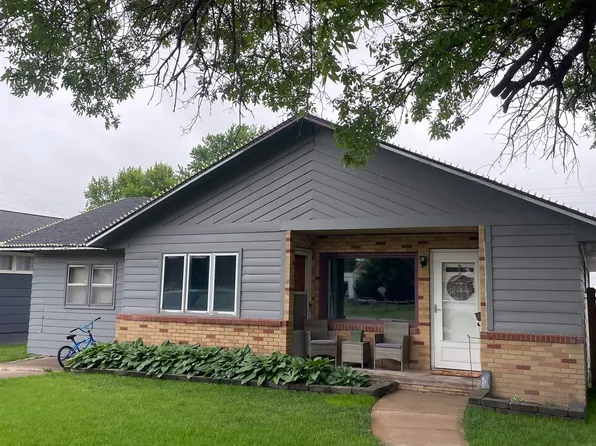 815 17th St, Gothenburg, NE 69138