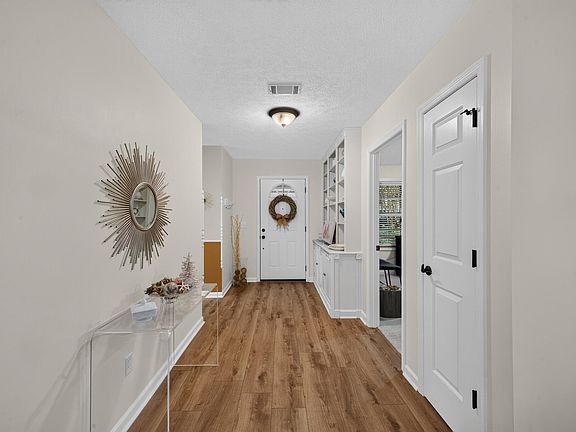 2nd image of 605 Clarendon Pl