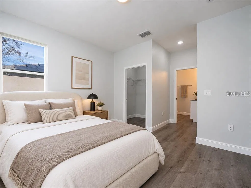 3 bed, 2.0 bath, 1270 sqft, $2,197 — Photo 4