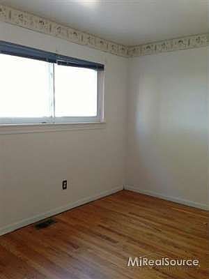 5th image of 27374 Townsend Ave