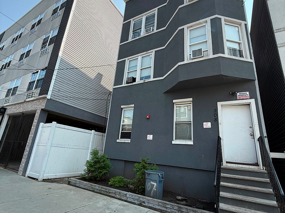 1st image of 208 Governor St APT 1
