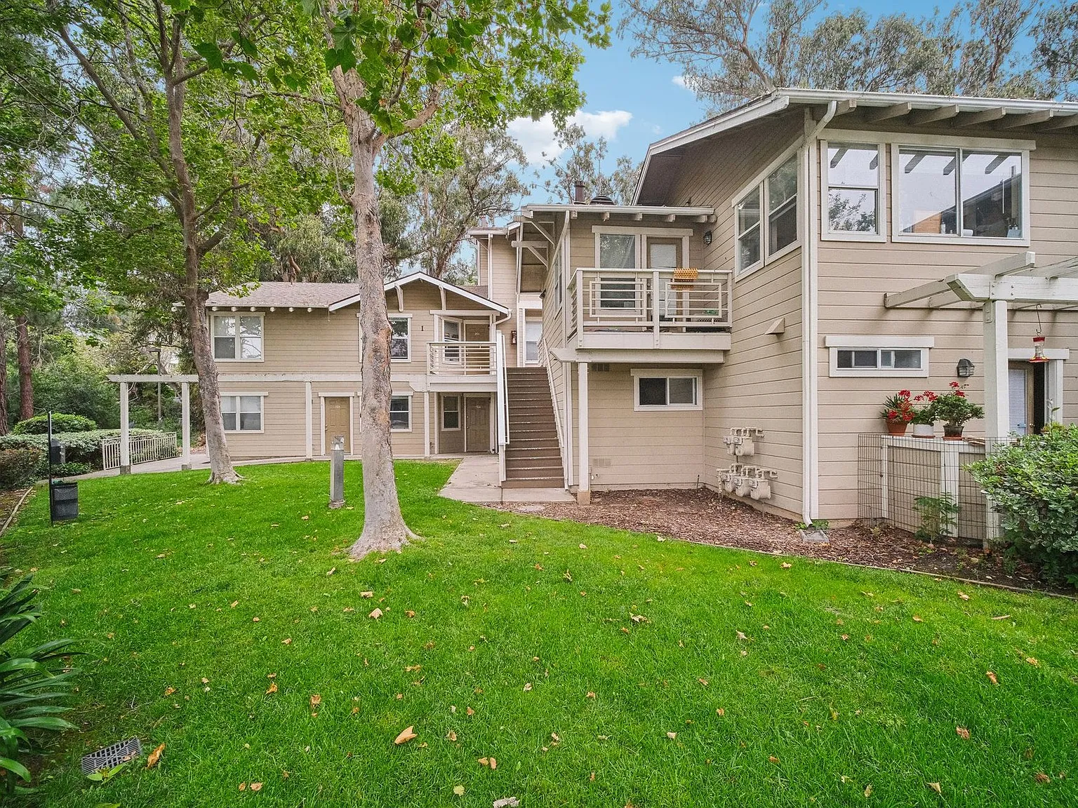 Peach Street — Photo 3