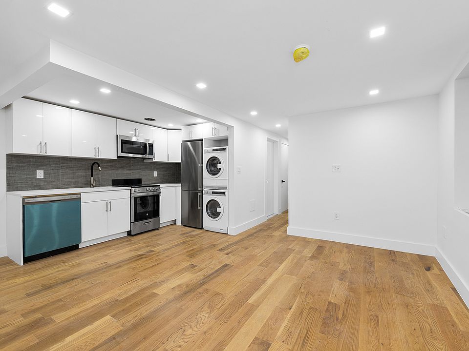 1st image of 94 Greenwich St #4