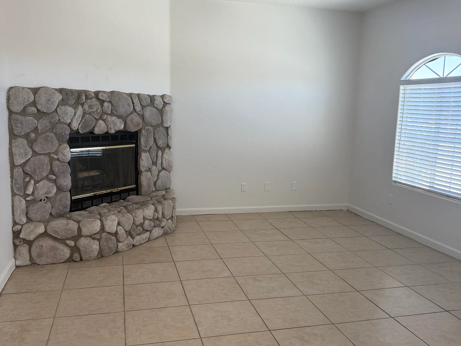 10756 Kiowa Rd — Photo 2