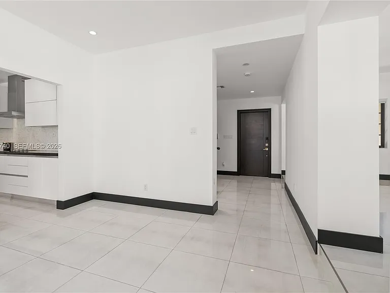 519 Alhambra Cir — Photo 9