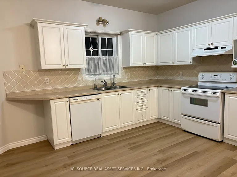 2 Woodcrest Ct — Photo 9