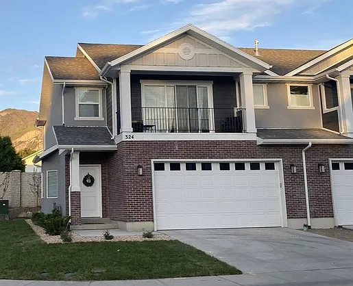 3 bed, 2.5 bath, 1900 sqft, $2,400 — Photo 1