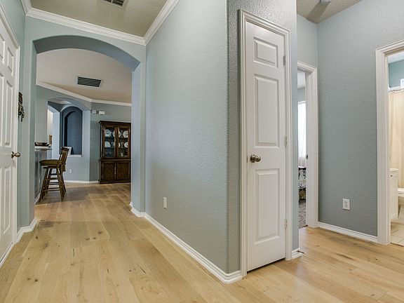 2nd image of 5809 Mariposa Dr