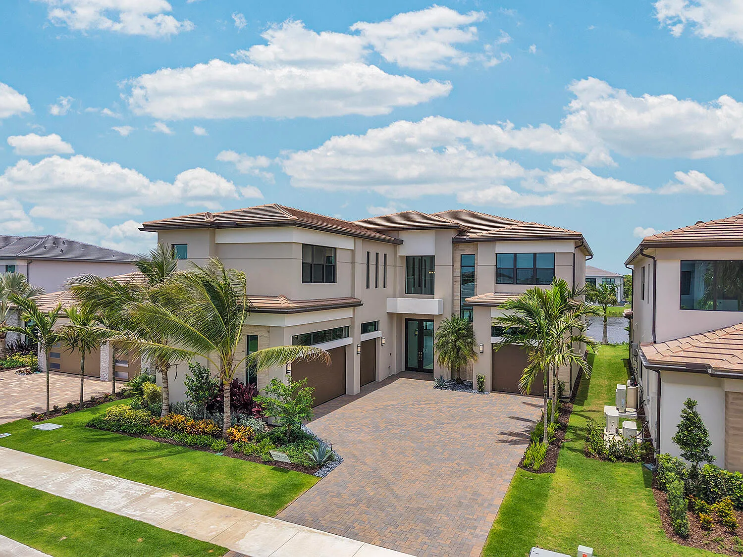 6 bed, 8.0 bath, 5453 sqft, $18,000 — Photo 2
