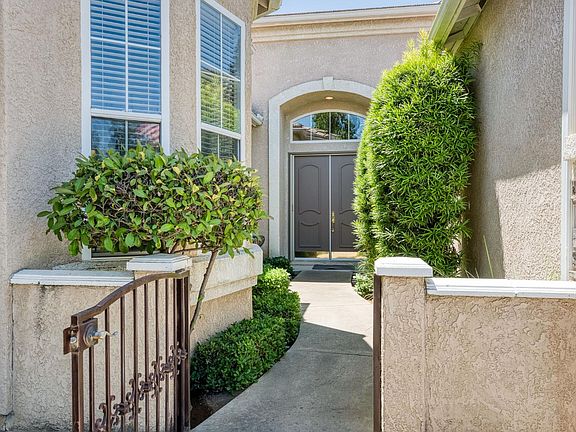 3rd image of 2330 Deauville Cir