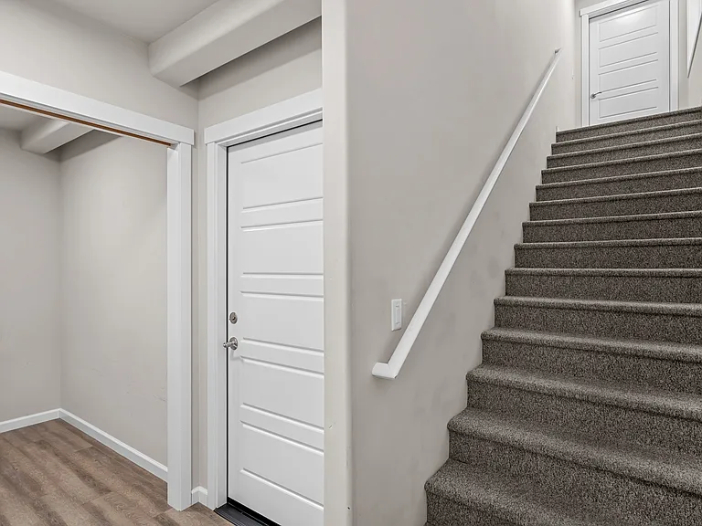 459 Hudson Ln — Photo 5