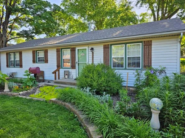 115 S Central St, Buckner, MO 64016