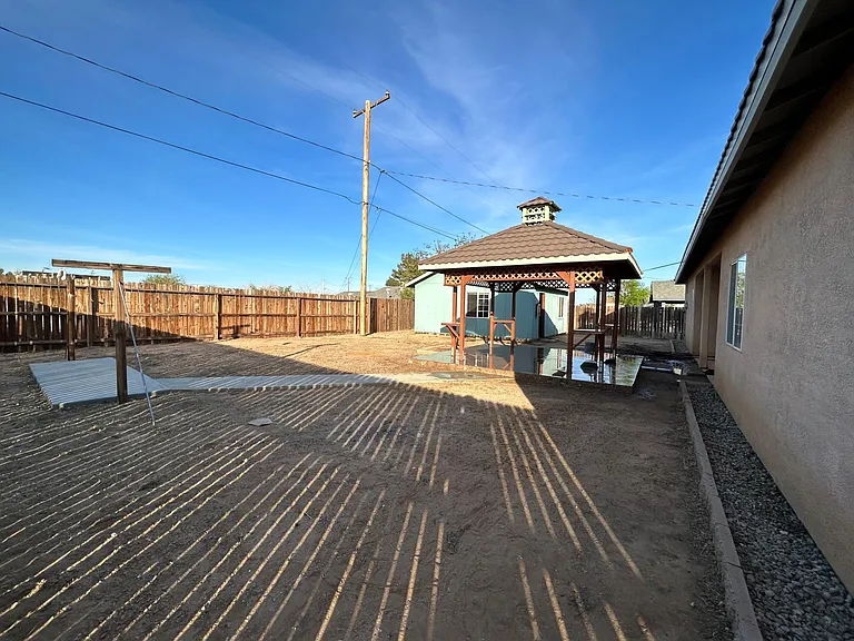 8797 Holly Ave — Photo 8