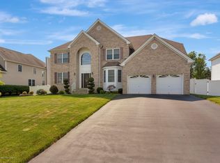 4 Phoenix Ct, Jackson, NJ 08527