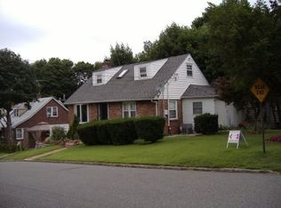 29 Jane St, Roslyn Heights, NY 11577