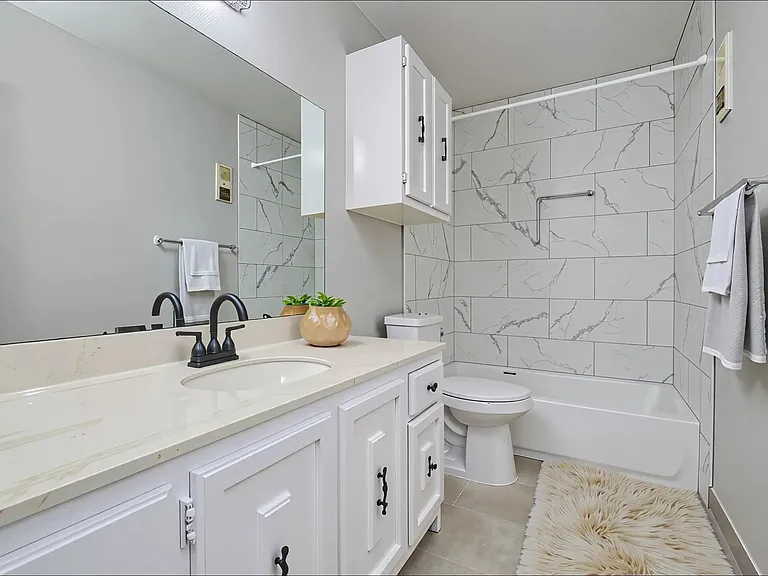 9495 Fondren Rd — Photo 22