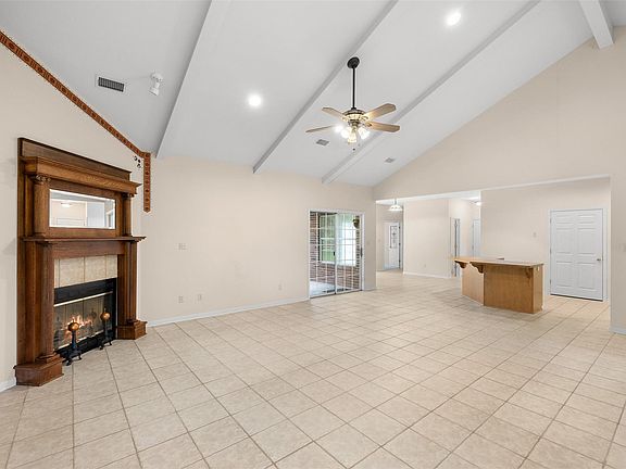 4th image of 1000 Reese Ln