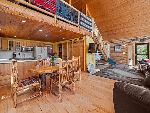 3rd image of 531 Oakbrush Cir