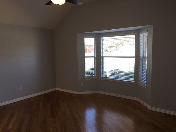 3rd image of 11715 Alexandria Dr