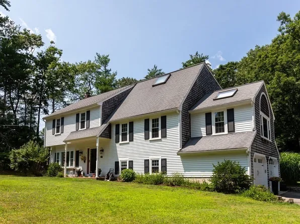 7 Bow St, Carver, MA 02330