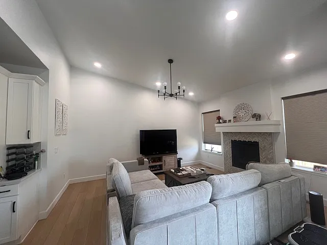 3 bed, 3020 sqft, $3,300 — Photo 3