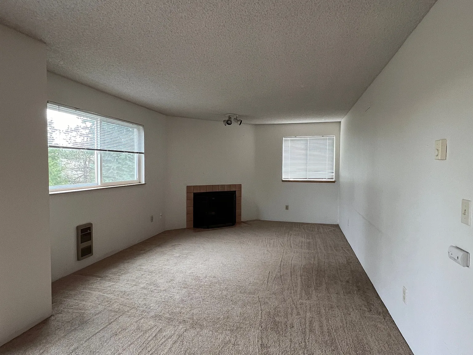 2 bed, 823 sqft, $1,899 — Photo 3