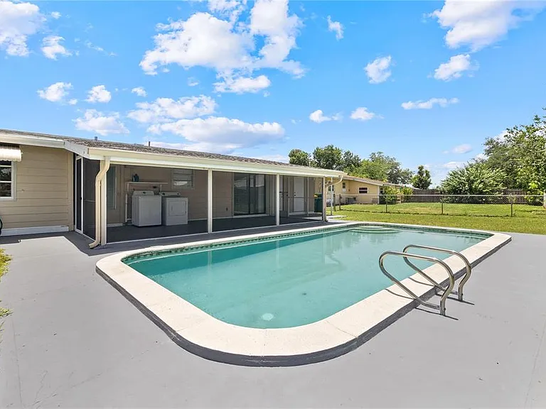 22312 Lasalle Rd — Photo 32