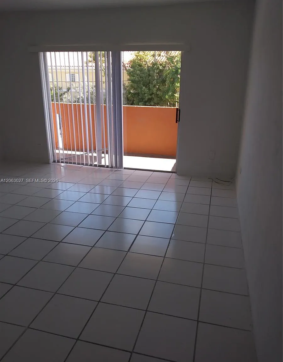 Villas At Cutler Bay Cond — Photo 2