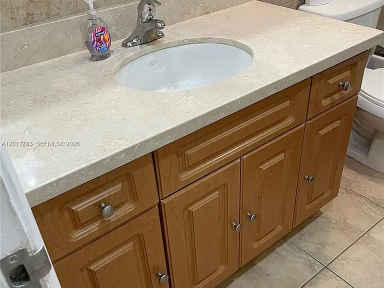 5005 Collins Ave #1422 — Photo 21