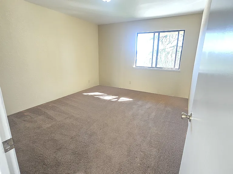 The Peppertree Apartments — Photo 42