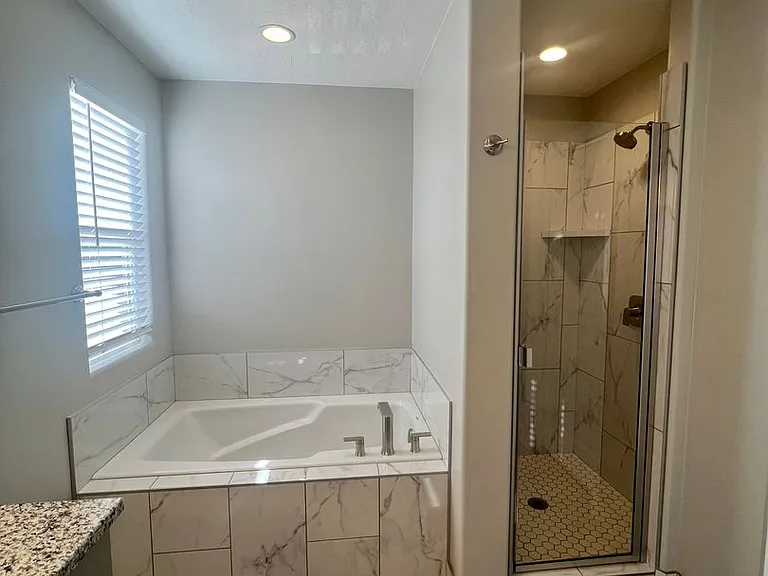 1042 S 1450 E #8 — Photo 22
