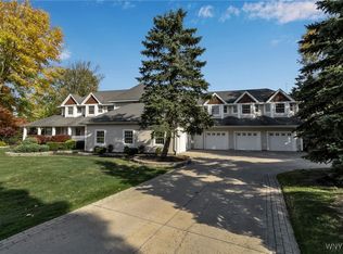 4 Old Hickory Ct, Orchard Park, NY 14127