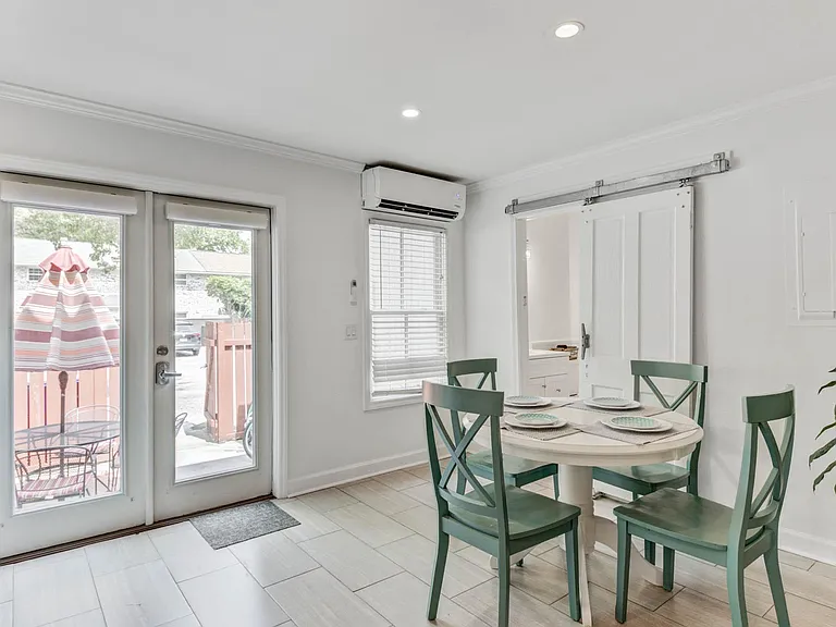 734 Harbor Ln — Photo 10