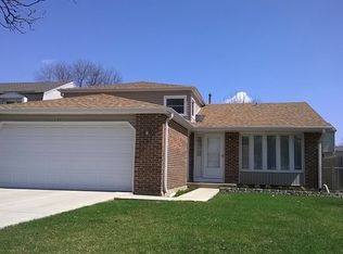 695 Jody Ln, Hoffman Estates, IL 60169