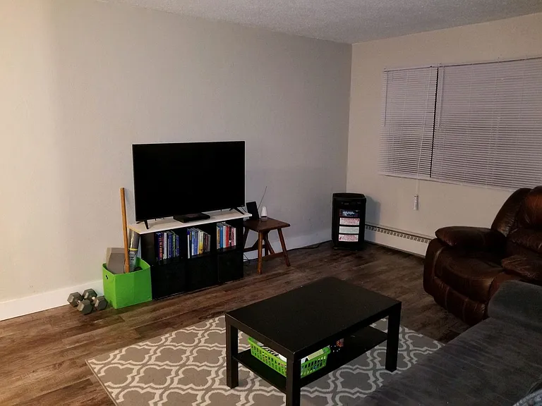 615 Hall Ave — Photo 6