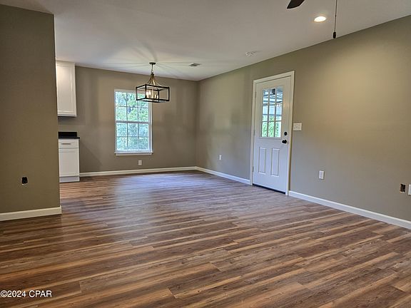 5th image of 913 W Banfill Ave