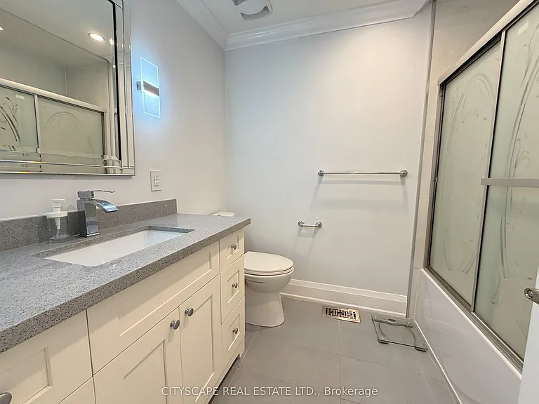 135 Bonham Blvd #UPPER — Photo 22