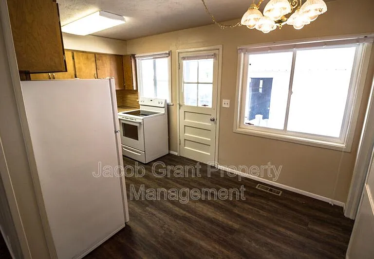 251 Garden St — Photo 6