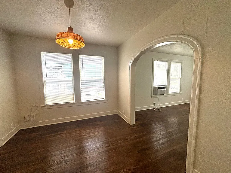 4910 Avenue H — Photo 5